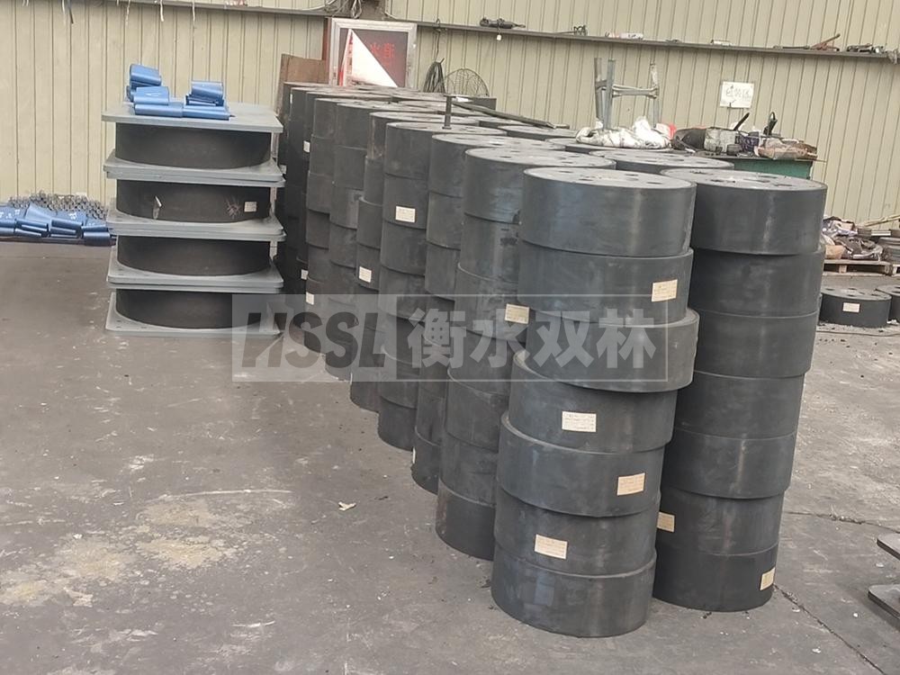 分散力型隔震支座源頭工廠 LRB900-Ⅱ有鉛芯隔震支座生產(chǎn)廠家 樓梯疊層橡膠隔震支座廠家